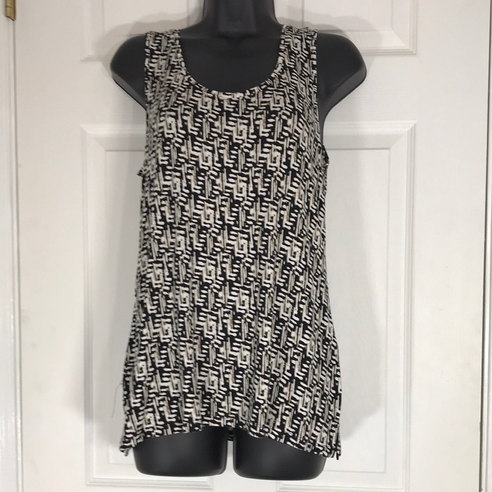 White House Black Market scoop neck tank.